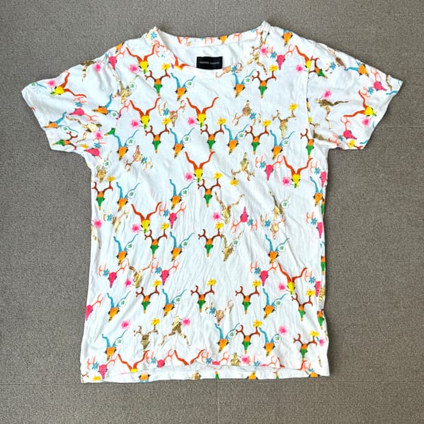 츠모리 치사토 헌팅 트로피 형광 프린팅 티셔츠