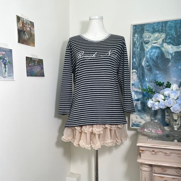 black gray stripe lettering point top