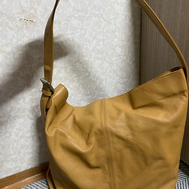 오버테이크 숄더백 가죽