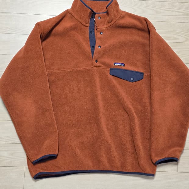 파타고니아 신칠라 버니쉬드 레드 L