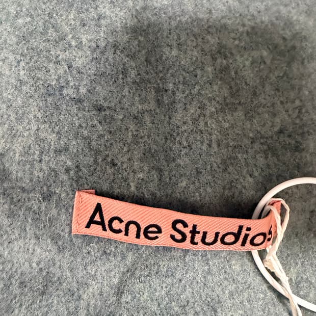 아크네스튜디오 머플러 더스티그린멜란지 새제품