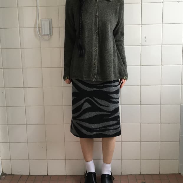 Collar point knit cardigan