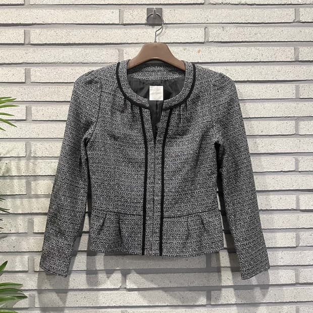 JPN VINTAGE 크롭 트위드 자켓 노카라 파이핑 핀턱 디테일 차콜