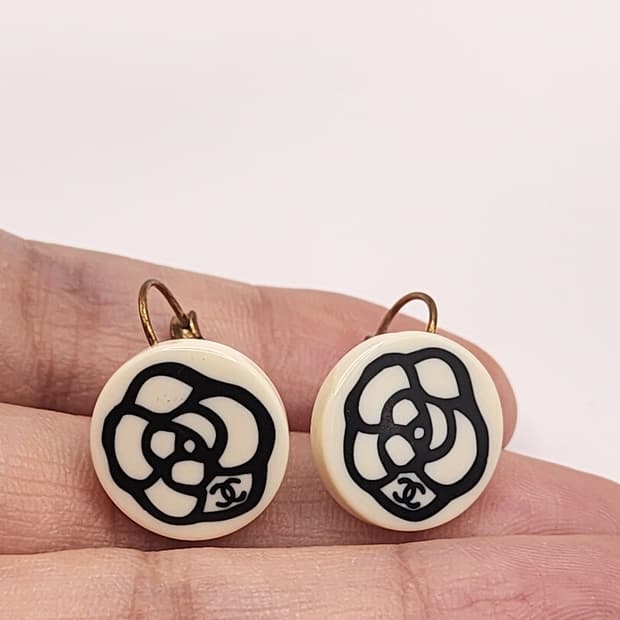 샤넬 까멜리아 귀걸이