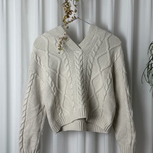 꽈베기 베이지 후드 크롭 니트