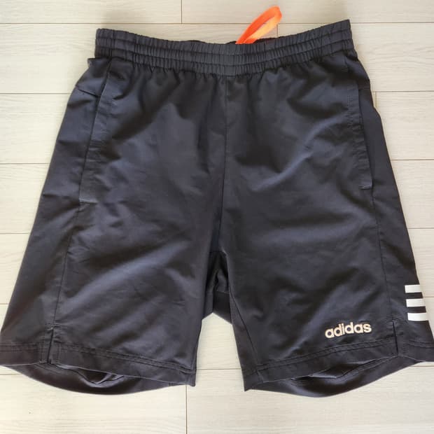 아디다스 숏팬츠 러닝 반바지 m fac short 사이즈M

오염 하자없