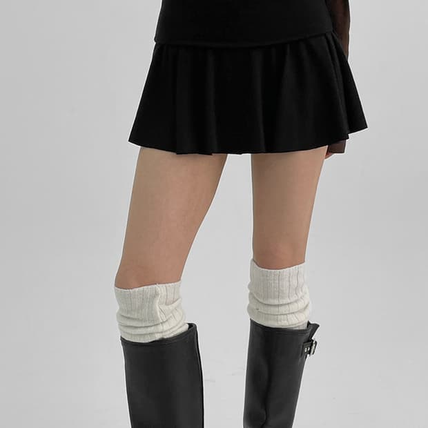 새상품) 블랙업 슈라디 플레어 미니 스커트