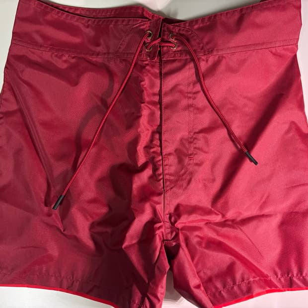 스톡홀름 서프보드 클럽 Red Bernie 스윔 쇼츠