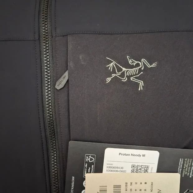 아크테릭스 프로톤 후디 L 사이즈 블랙  가격텍까지있어서 A/S 가능합니