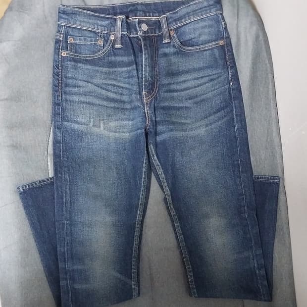 Levi's 510 슬림핏(생로랑과 유사함)