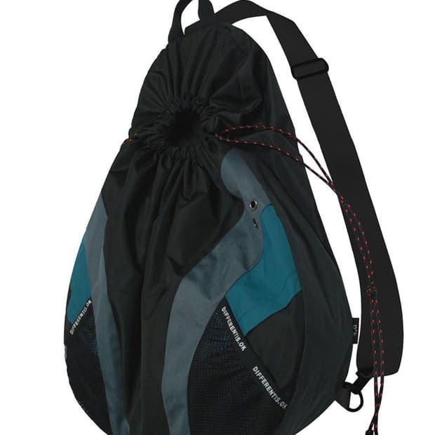 디프런티스 트레킹 슬링백