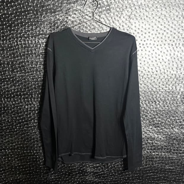 Comma ca Ism 브이넥 롱슬리브