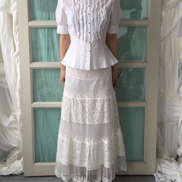 Frill point blouse