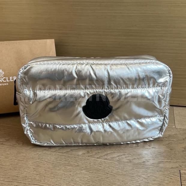 몽클레어 패딩파우치 골프파우치 퀄팅파우치 실버