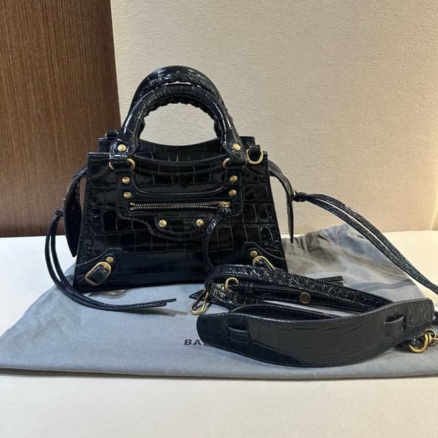 발렌시아가 네오클래식 미니 블랙 크로코 금장 신품 판매