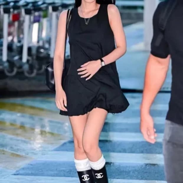 아모멘토 볼륨 미니 드레스 블랙