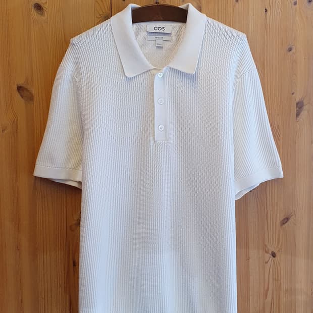 100.COS 화이트 반팔카라티