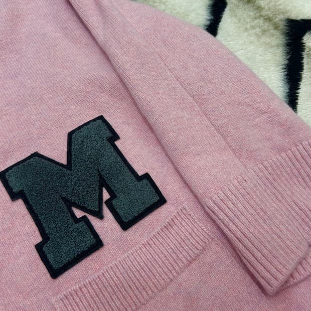 [1]마쥬 M패치 칼리지 오버핏 니트 가디건/핑크