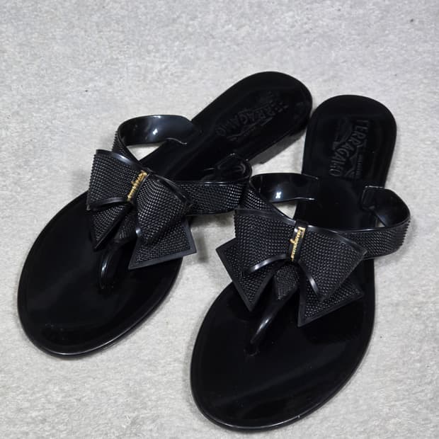 Ferragamo 페라가모 리본 젤리 쪼리 블랙