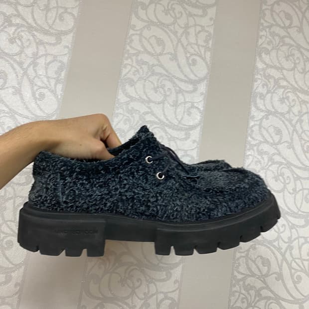 언다이드룸 청키 퍼 더비 블랙