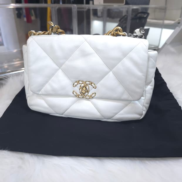 [중고/정품] 샤넬 19 플립백 화이트