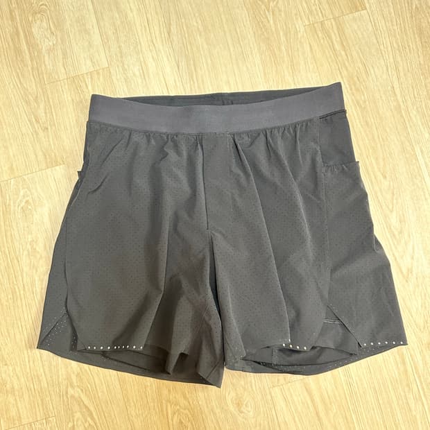 룰루레몬 패스트 앤 프리 라인드 러닝 쇼츠 6인치 블랙 M