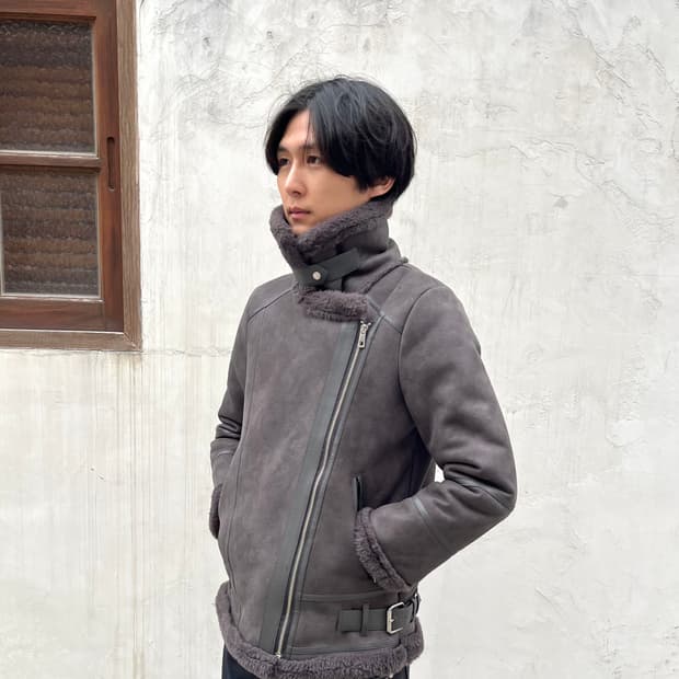 코데즈컴바인 비대칭 하이넥 무스탕 자켓