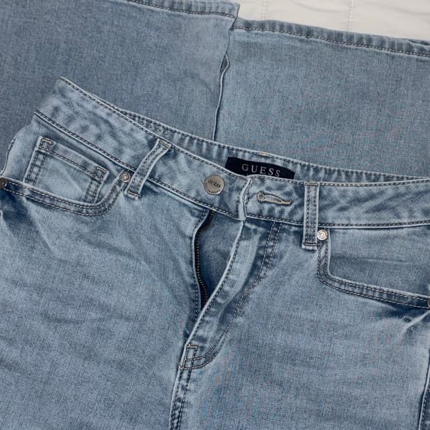 게스 부츠컷 연청바지