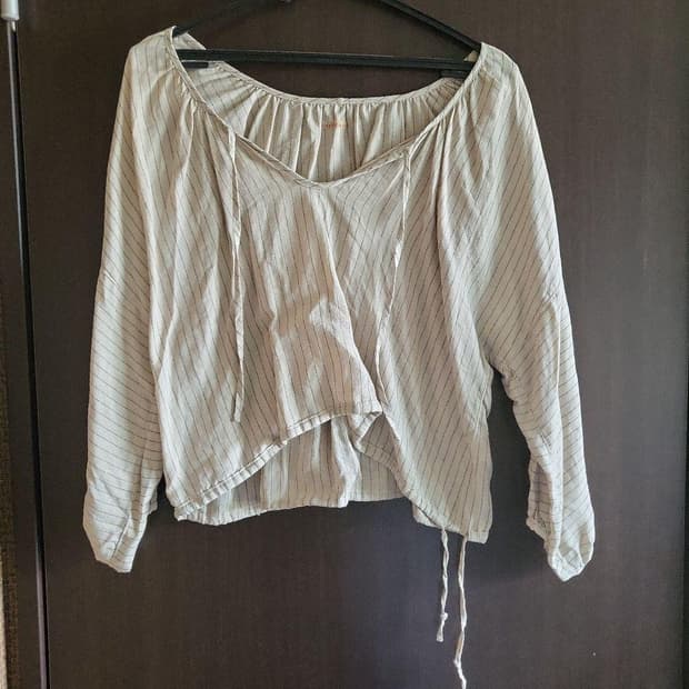 캐피탈 린넨 블라우스