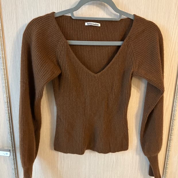 Reformation Hart v-neck 캐시미어 스웨터 xs