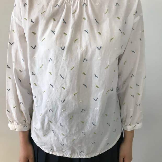 모리걸 도형 화이트 블라우스