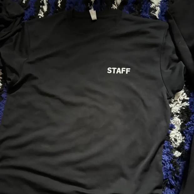 칸예 STAFF 내한 반팔