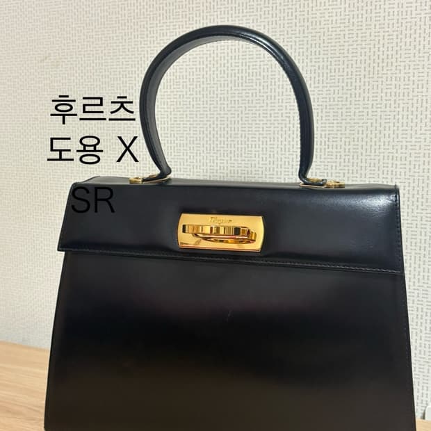 페라가모 켈리백 판매합니다:) 