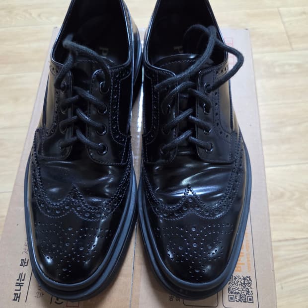 프라다 샤이니 레더 플랫폼 레이스업 슈즈  