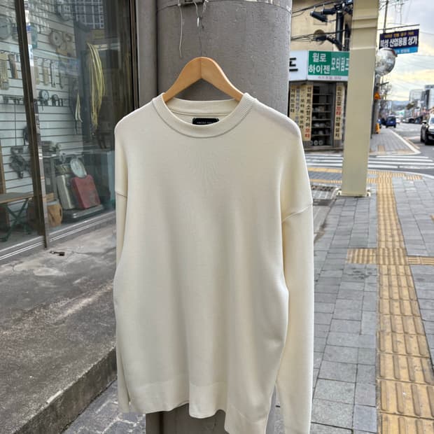 유나이티드 도쿄 바닐라 크림 니트