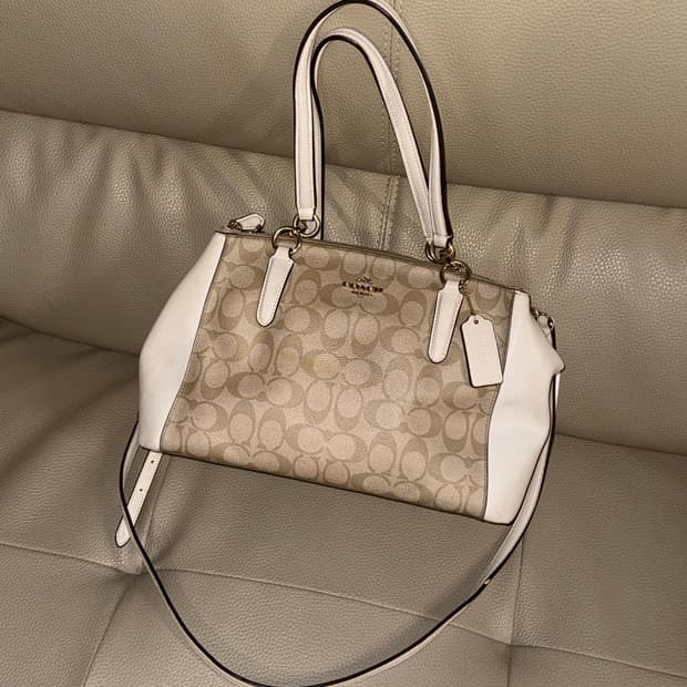 (착샷o)coach signature pattern detail bag
