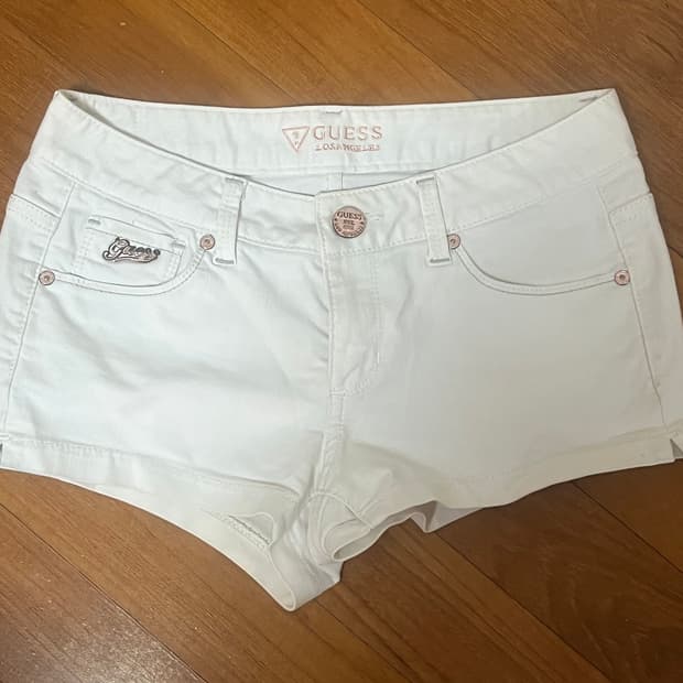 [게스] 빈티지 마이크로 숏 데님 팬츠 - 화이트