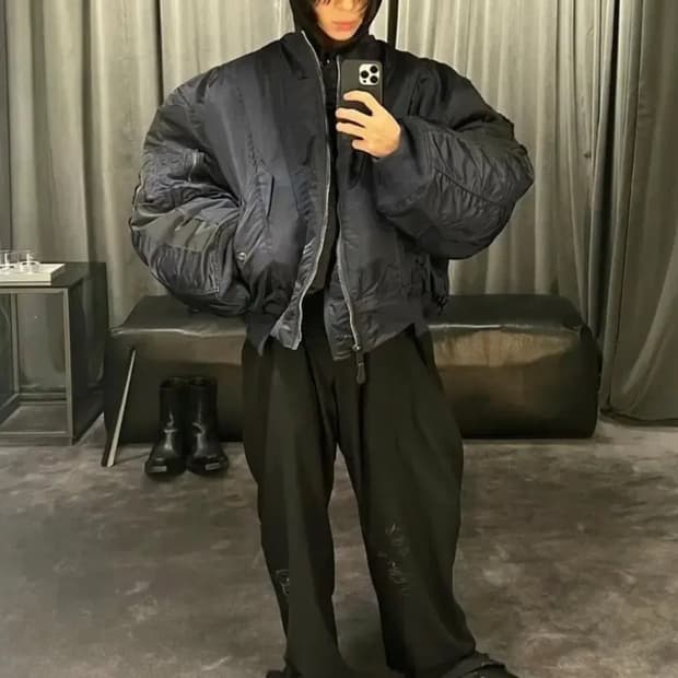 발렌시아가 스케이터 그래피티 테일러드 팬츠