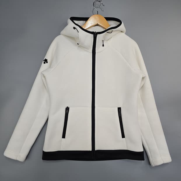 데상트(descente) 여성용 화이트 플리스 자켓 85