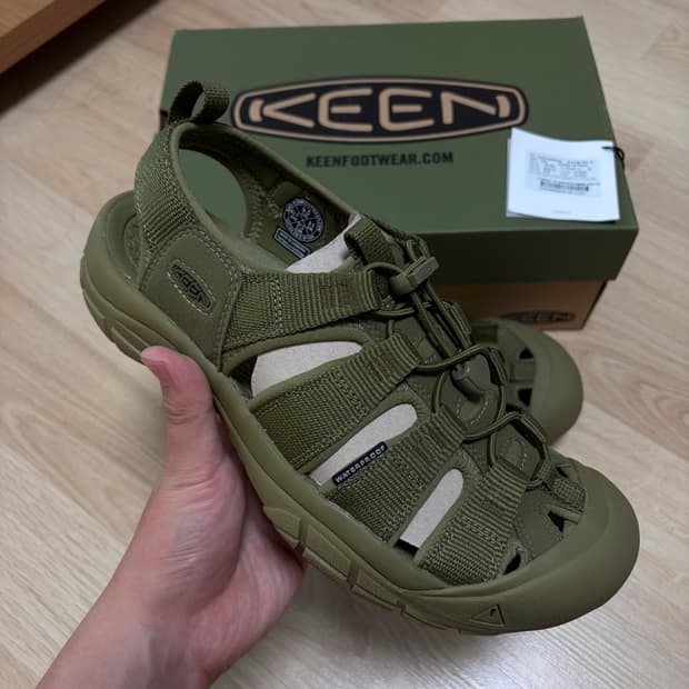 새상품(275)킨 keen 뉴포트 H2 모노크롬 올리브 드랩
