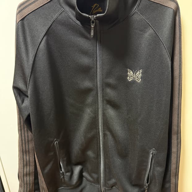 니들스 트랙 자켓 폴리 스무스 블랙 다크 브라운