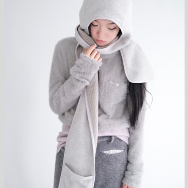 샵페어리 플러피 터틀넥 퍼 티셔츠 그레이