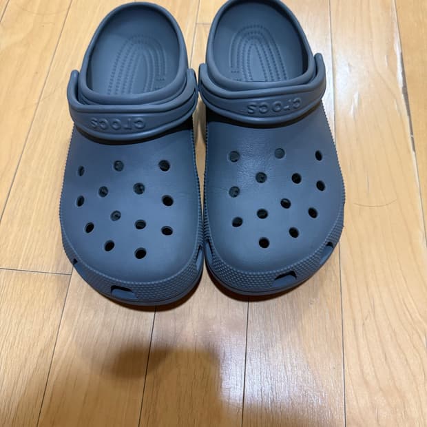 크록스 클래식 클로그 그레이