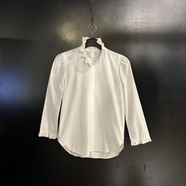 산드로 프릴넥 블라우스