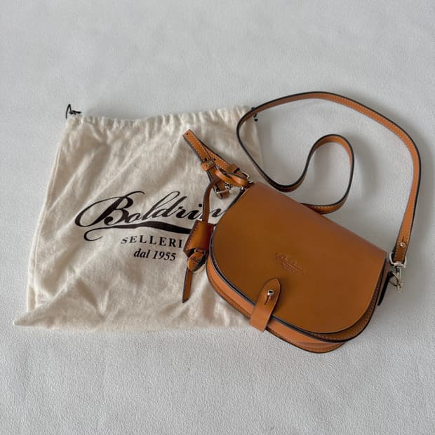 MADE IN ITALY 레더 크로스백