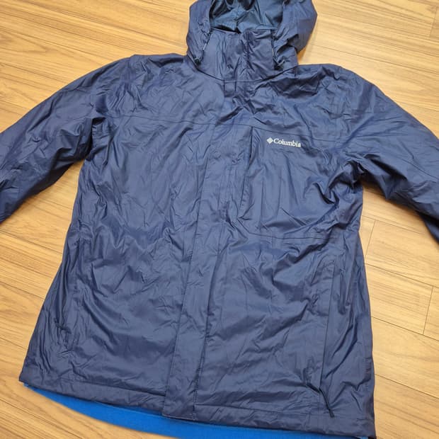 콜롬비아 인터체인지 자켓 XXL사이즈 판매합니다. 겉감은 네이비, 안감은