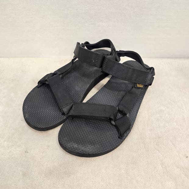 테바 블랙 스트랩 샌들 250