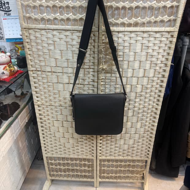 정품 루이비통 타이가 로만 메신저백 팝니다