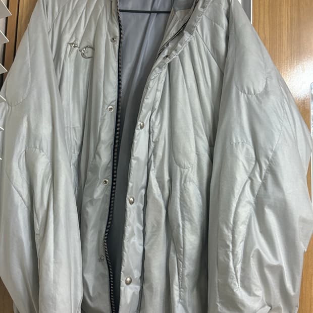 떠그클럽 thig club 케이브 패딩 실버 2