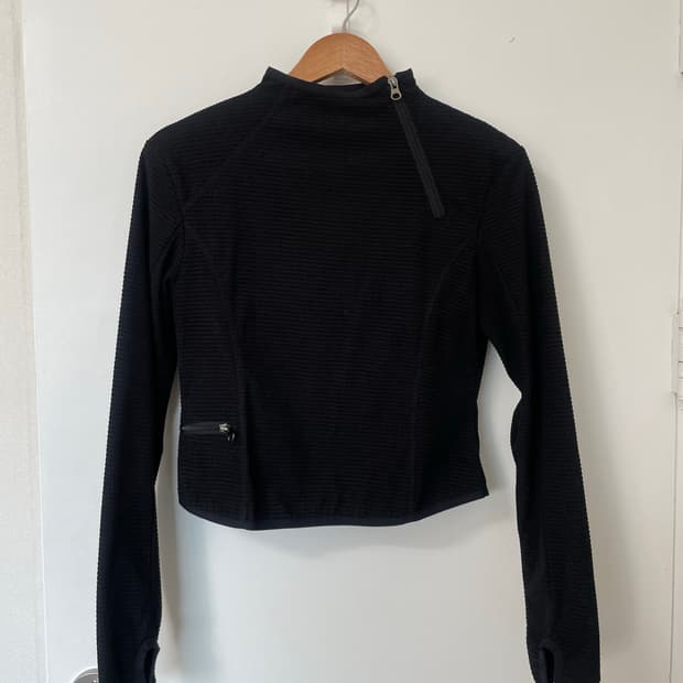 디퍼런티스 상의 탑 블랙